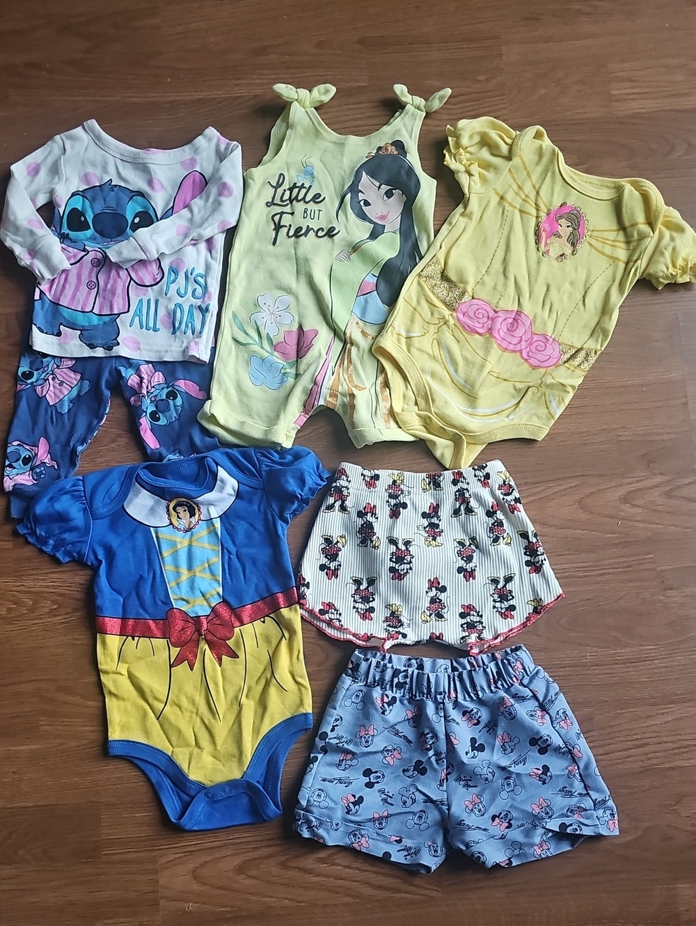 Disney Baby Bundle Qty 7 Pieces Girls Size 12 Months
